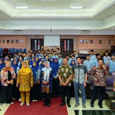 Pimpinan FMIPA Sambut Hangat Studi Kampus SMAN 10 Surabaya