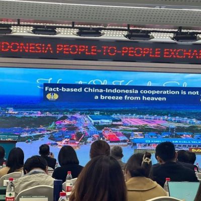 Dosen FBS Jadi Pembicara dalam Forum Indonesia-China People to People Exchange di CCNU