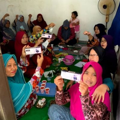 Atasi Kolesterol dan Hipertensi, Mahasiswa dan Ibu-ibu PKK Olah Kembang Telang jadi Teteh