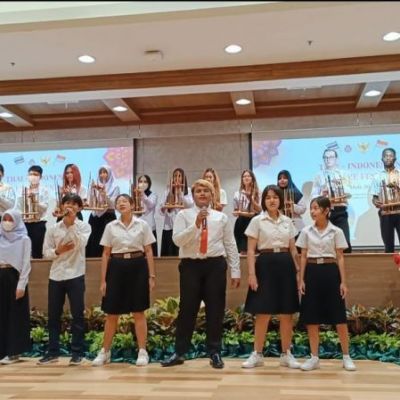 Cerita dan Misi Mahasiswa-Dosen FBS di Thailand