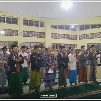 Puluhan Mahasiswa Unesa Lakukan Doa Bersama untuk Perdamaian Bangsa