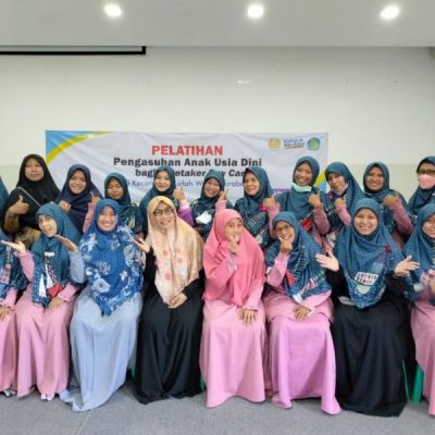 Tim PKM UNESA Beri Pelatihan Pengasuhan Anak kepada Caretaker di Surabaya
