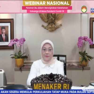DWP UNESA Gelar Webinar Ketahanan Keluarga, Menaker RI Ida Fauziyah Ajak Perempuan Terus Berdaya dan Berkarya