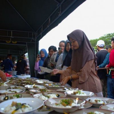 Ada Perform Musik, UNESA Tambah Paket Takjil, Dari 1000 Menjadi 2500 Porsi