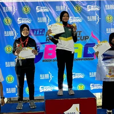 Hebat, Atlet SLOMPN Unesa Raih Medali Emas di Kejurnas Panahan Piala Presiden