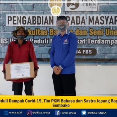 Peduli Dampak Covid-19, Tim PKM Bahasa dan Sastra Jepang Bagikan Sembako