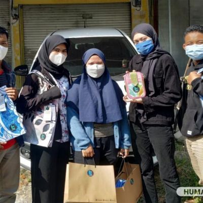 Disokong Dana dari Pusat, Mahasiswa UNESA Daur Ulang Limbah Spanduk Jadi Tiktokers Bag Multifungsi Beragam Motif
