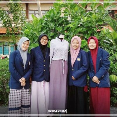 Mahasiswa FE Ciptakan Busana Muslim BUROK BloUse dan Rok In Gamis