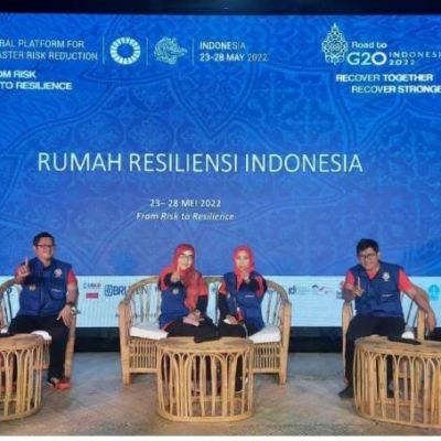 Dihadiri Joko Widodo, SMCC UNESA Paparkan Program Unggulan Mitigasi Bencana dalam Agenda RRI