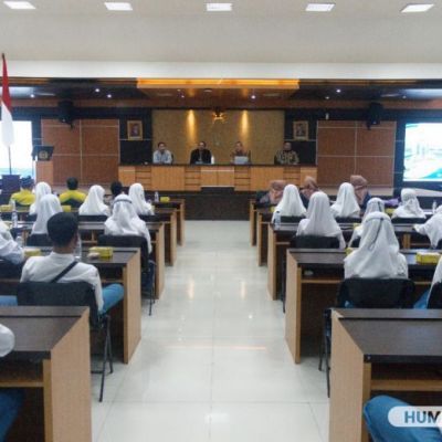 Ratusan Siswa SMA Bojonegoro Datangi Rektorat Ingin Kuliah di UNESA