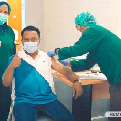 Terima Suntikan Vaksin, Civitas Academika Unesa Optimis Pandemi Lekas Usai