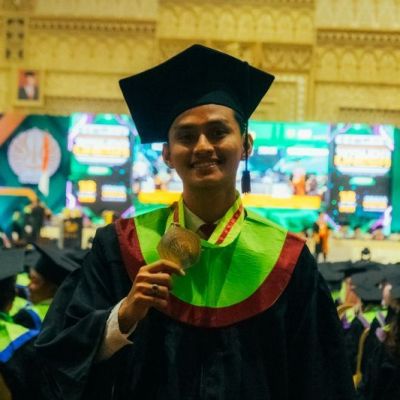 Wisudawan UNESA Penerima Beasiswa Fast Track Doktor, Punya 6 Dokumen SCOPUS dan 18 Artikel SINTA