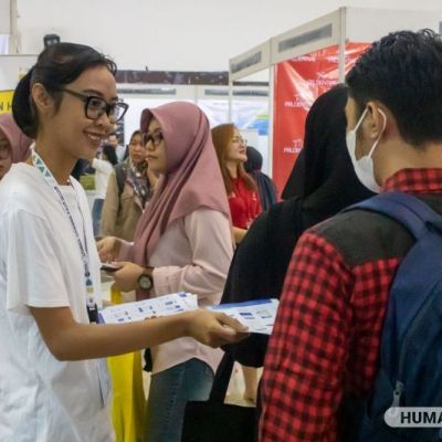 UNESA Pertemukan Mahasiswa dan Alumni dengan Puluhan Perusahaan lewat Career Fair 2023