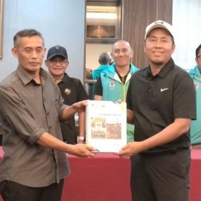 Tim Pakar Kemenpora Apresiasi Prestasi Atlet SLOMPN Unesa