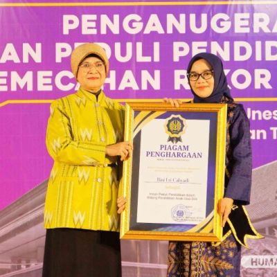 Punya Prestasi dan Dedikasi, Para Tokoh ini Dapat Anugerah Insan Peduli Pendidikan