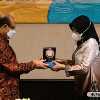 Dukung Peningkatan Literasi Masyarakat, Unesa Usulkan Pembentukan Kampung Cerdas Bermedia