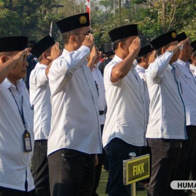 UNESA Beri Penghargaan Sivitas Akademika dalam Upacara HUT ke-78 RI