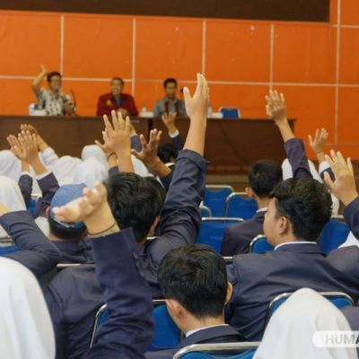 Jadi Jujukan Studi Kampus, UNESA Digerudug Dua Sekolah