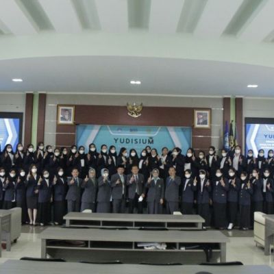 FEB Kukuhkan 125 Lulusan dalam Yudisium Periode Tiga Tahun 2022