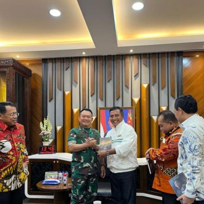 Rektor UNESA Bersama Pengurus FRPKB Bertemu KASAD Bahas Penguatan Karakter Bangsa