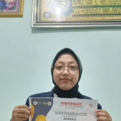 Mahasiswa UNESA Hobi Desain Poster, Dapat Juara dan Datangkan Cuan