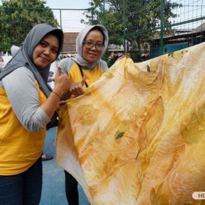 Ibu-ibu di Warugunung Belajar Ecotik Bersama DWP UNESA