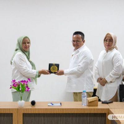 Tim Percepatan Pendirian FK UINSA Benchmarking di FK UNESA