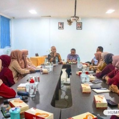 Pimpinan dan Guru Labschool UNESA Sharing Best Practice Pengembangan Guru Bersama Pakar dari Negeri Jiran