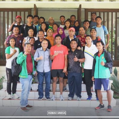 Sempatkan Mampir ke Unesa, Zohri Berikan Motivasi pada Atlet Puslatda