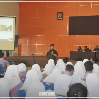 Uang Kuliah Tunggal UKT menjadi Pertanyaan Wajib Siswa yang Berkunjung ke Unesa