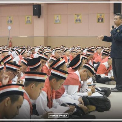Isi Kuliah Umum PKKMB FMIPA, Dekan Beri Wejangan ke Mahasiswa Baru