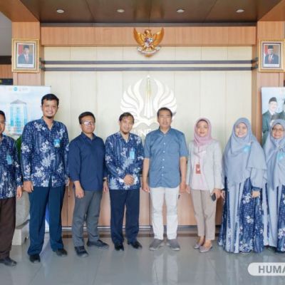 SMA Al-Hikmah Surabaya Lawatan ke UNESA