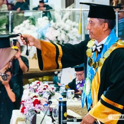 UNESA Kukuhkan 1501 Wisudawan, Rektor Lulusan Harus Adaptif dan Punya Kontribusi