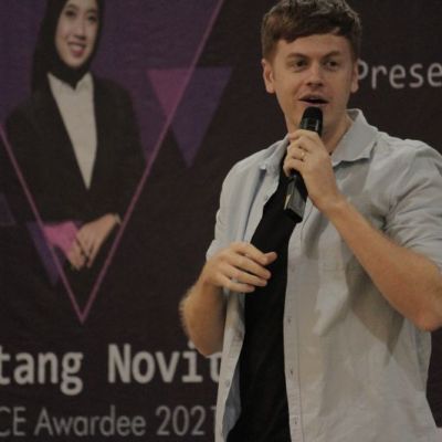 Londokampung Share Pengalaman Ngonten dalam Talkshow English Week UNESA