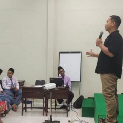 Cegah Bullying, Dosen UNESA Edukasi Santri Berbasis Psychological Well-Being