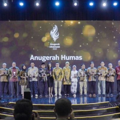 Keren UNESA Borong 10 Medali Sekaligus dalam Anugerah Diktiristek 2022