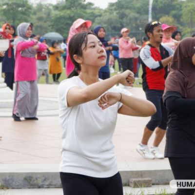 Dolan Nang UNESA dengan Semangat Sumpah Pemuda Pimpinan dan Warga Senam Pagi Bersama