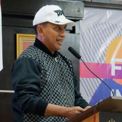UNESA Berikan Penghargaan Bidang Pendidikan kepada Wali Kota Madiun
