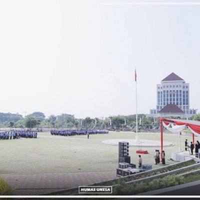 Gelar Upacara Peringatan Hari Guru Nasional, Rektor Unesa Serukan Pendidik Harus Berani Keluar Zona Nyaman