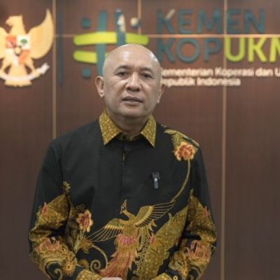 Menkop UKM RI dan Bupati Lamongan Bicara Peran Pemuda di Hadapan Maba FEB