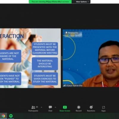 Webinar Bahasa Inggris, Narasumber Sharing Penerapan Flipped Learning