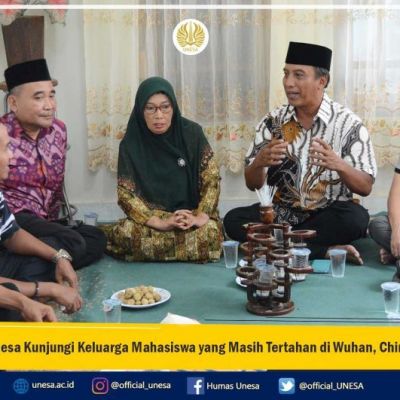 Unesa Kunjungi Keluarga Mahasiswa yang Masih Tertahan di Wuhan, China