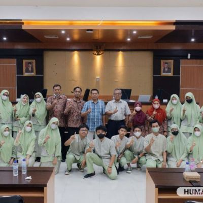 Berita Foto Kunjungan SMA Khadijah dan Mutiara Bunda Bandung ke UNESA