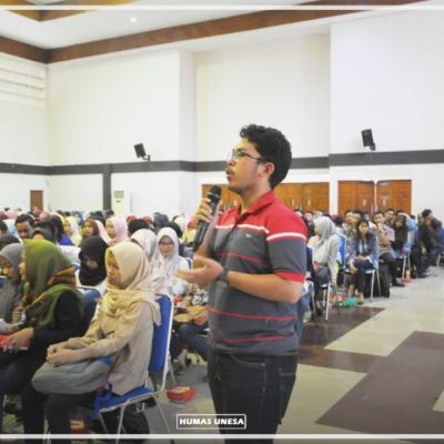 Warek Bidang Kemahasiswaan dan Alumni Unesa Beri Pengarahan pada Mahasiswa Bidikmisi Angkatan 2015