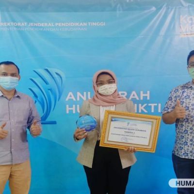 Unesa Terima Penghargaan Humas Terbaik dari Dikti