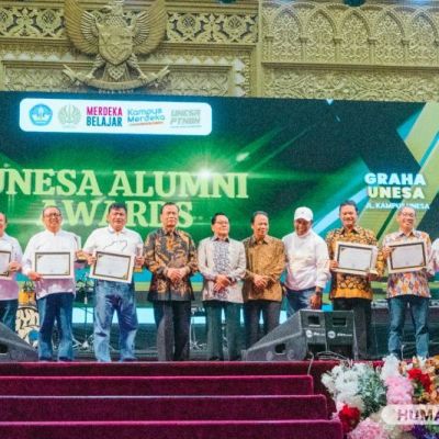 UNESA Apresiasi Peran dan Kontribusi Alumni dengan Penghargaan Berbagai Kategori