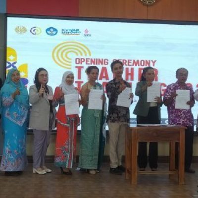 Guru dari Thailand Gali Best Practice lewat Teacher Training di UNESA