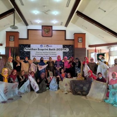 Bisa Jadi Peluang Bisnis, Perempuan UNESA Belajar Ecoprint