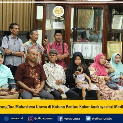 Orang Tua Mahasiswa Unesa di Natuna Pantau Kabar Anaknya dari Media