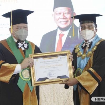 Dies Natalis Unesa Ke  56, Unesa Berikan 10 Penghargaan Widya Wiyata Dharma Samya